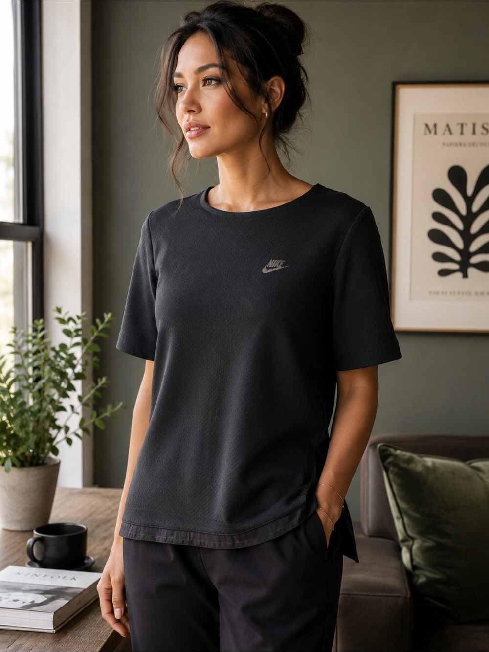 Nike Sportswear Tech Knit Top Women’s Medium Black Textured Zip Back Logo Tee M